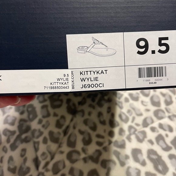 Crown and ivy thong sandles size 9.5 - Picture 2 of 6